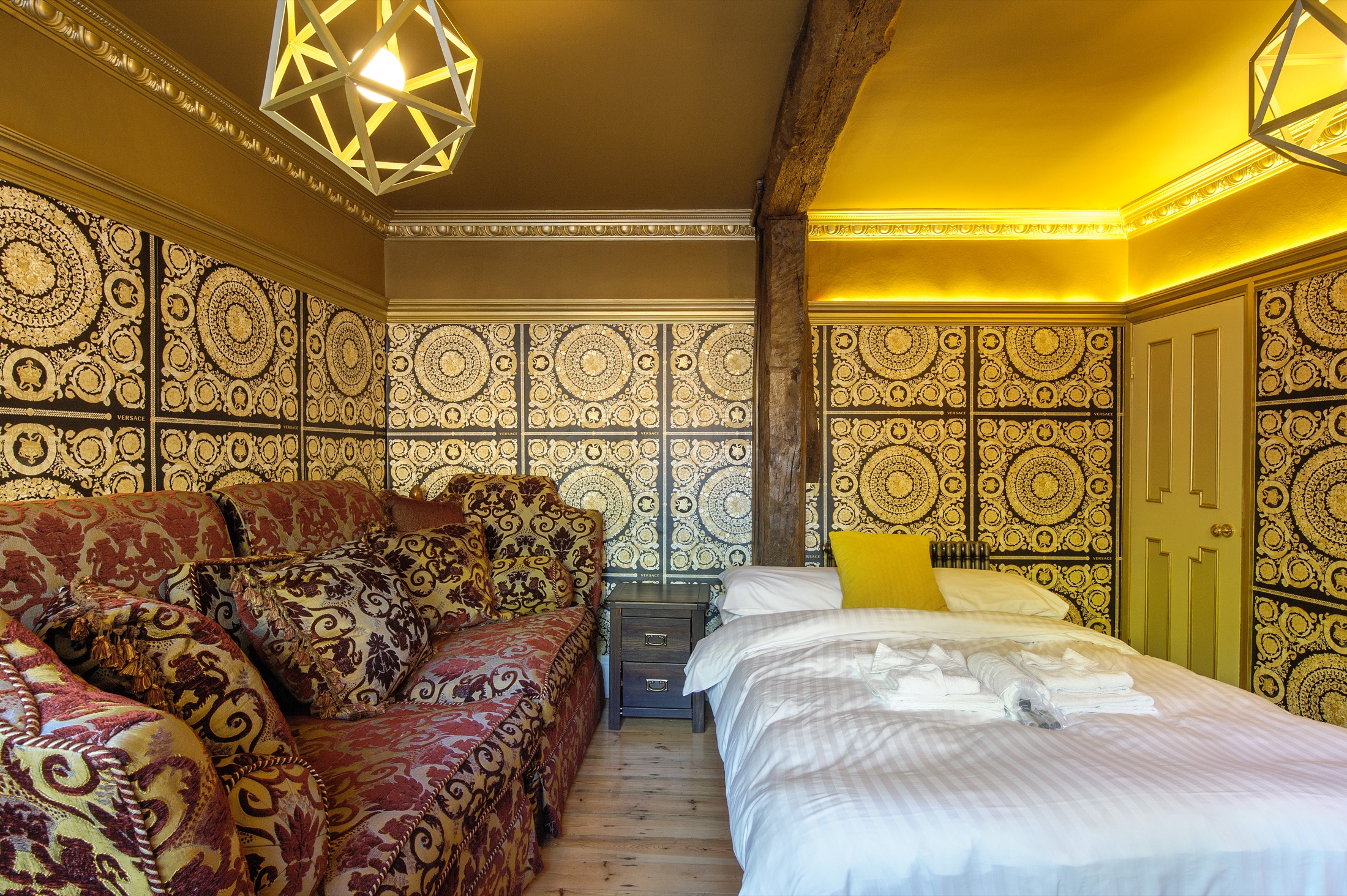 Gold Room Snug at The Rock & Roll Suite, Saffron Walden